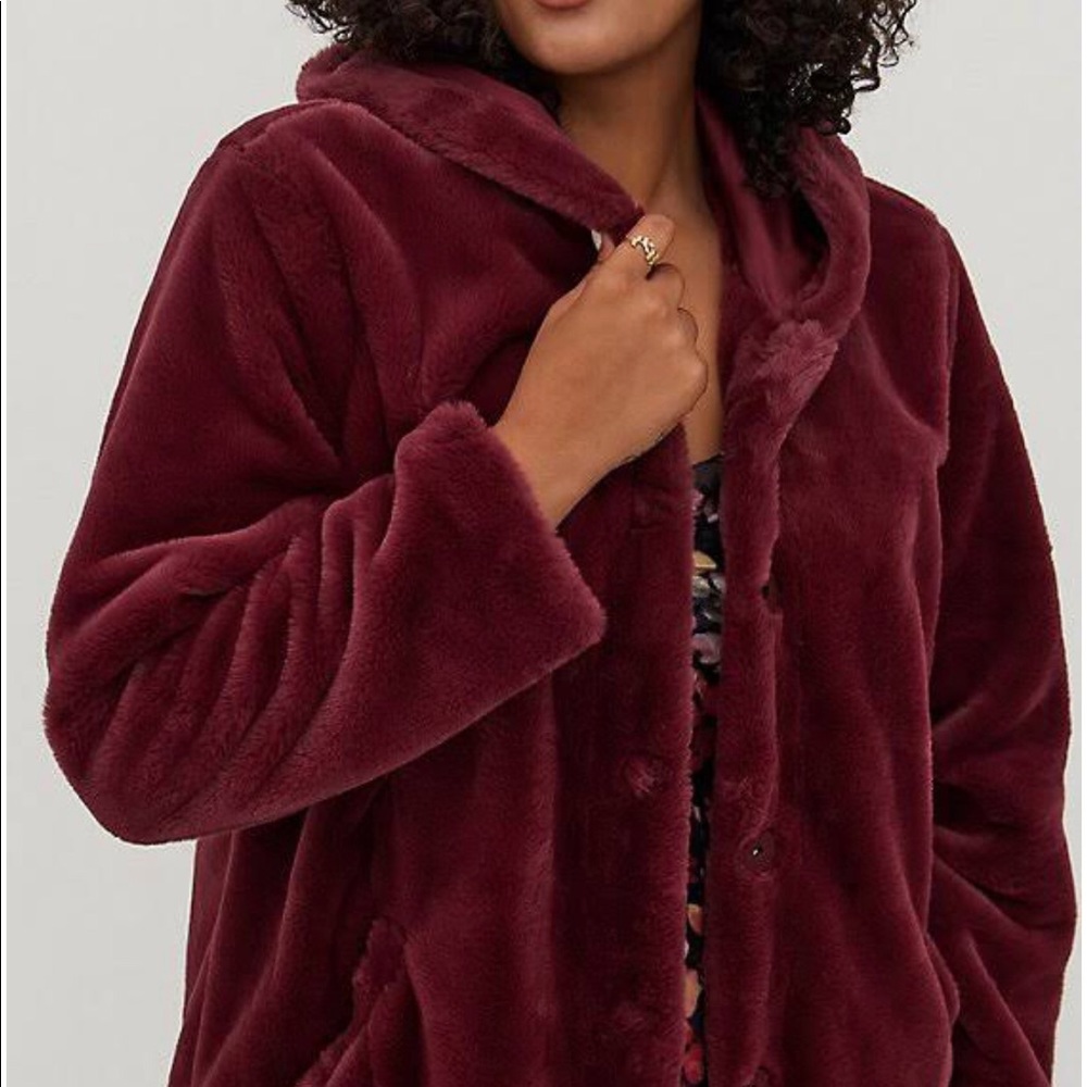 Forever 21 Faux Fur Coat with Hood OVERSIZED - SUPER SOFT